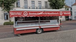 Bild des Verkaufsanhängers der Firma Galloway Rindfleisch, Till Lönnecke und Felix Lönnecke-Sandra GbR. Foto: Stadt Oldenburg