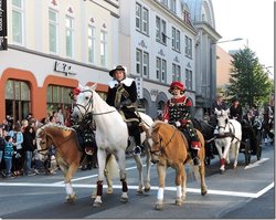Der Graf und seine Knappen. Foto: Waltraud Buss