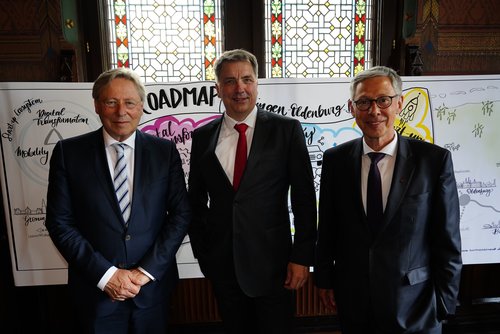 Arbeiten eng zusammen: (von links) Bürgermeister Peter den Oudsten (Groningen), Oberbürgermeister Jürgen Krogmann (Oldenburg) und Bürgermeister Carsten Sieling (Bremen). Foto: Sascha Stüber