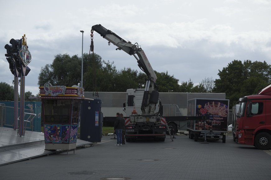 Der Break Dance beim Aufbau auf dem Kramermarkt am 22. September 2025. Foto: Sascha Stüber