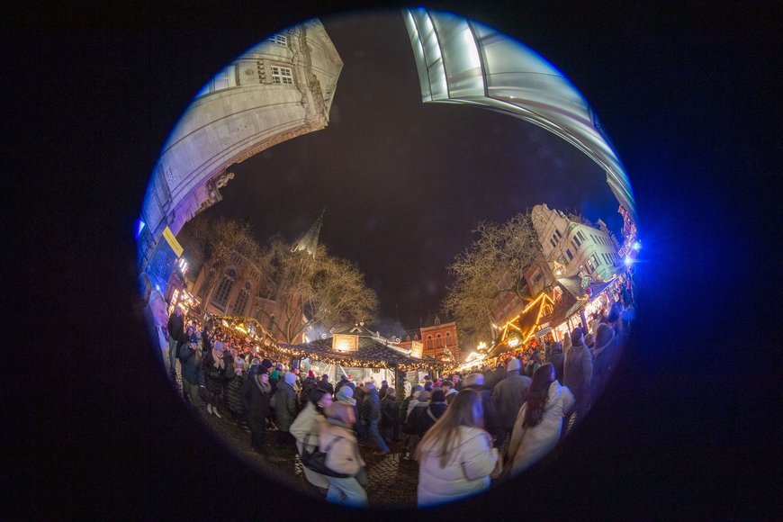 Bild vom Rathausmarkt in Kugelform beim Lamberti-Markt 2023. Foto: Sascha Stüber