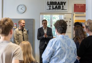 Kulturdezernent Holger Denckmann bei der Eröffnung des „Library Lab“ in der Stadtbibliothek. Foto: Sascha Stüber Kulturdezernent Holger Denckmann bei der Eröffnung des „Library Lab“ in der Stadtbibliothek. Foto: Sascha Stüber