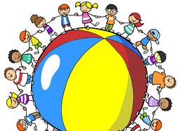 Kinder um Wasserball. Foto: Robert Kneschke/Fotolia.de
