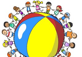 Kinder um Wasserball. Foto: Robert Kneschke/Fotolia.de