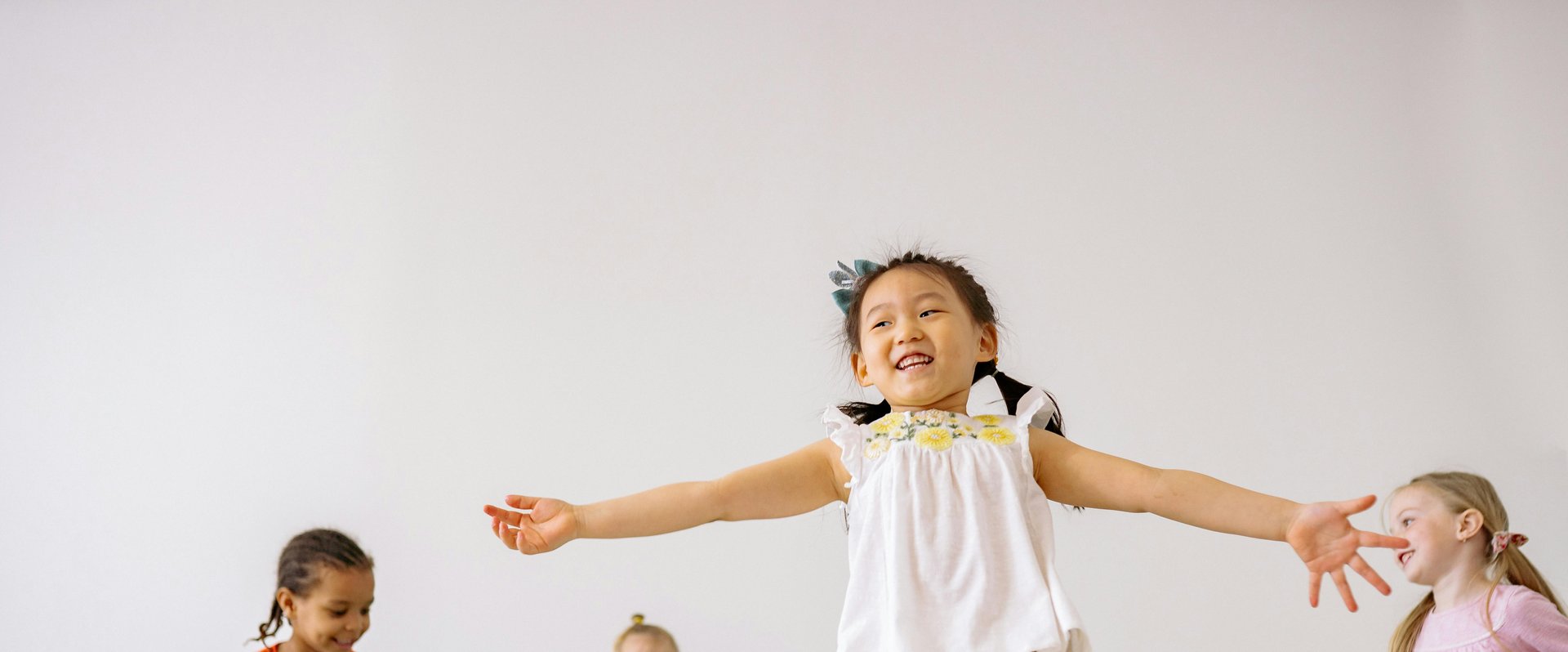 Kinder am Tanzen. Foto: Pexels