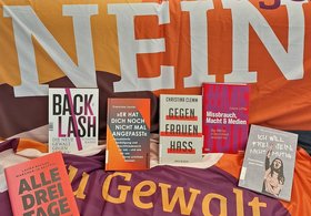 Bücher zum Thema Gewalt gegen Frauen. Foto: Östreicher Bücher zum Thema Gewalt gegen Frauen. Foto: Östreicher