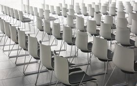 Stühle. Foto: Rainer Sturm/Pixelio Stühle. Foto: Rainer Sturm/Pixelio