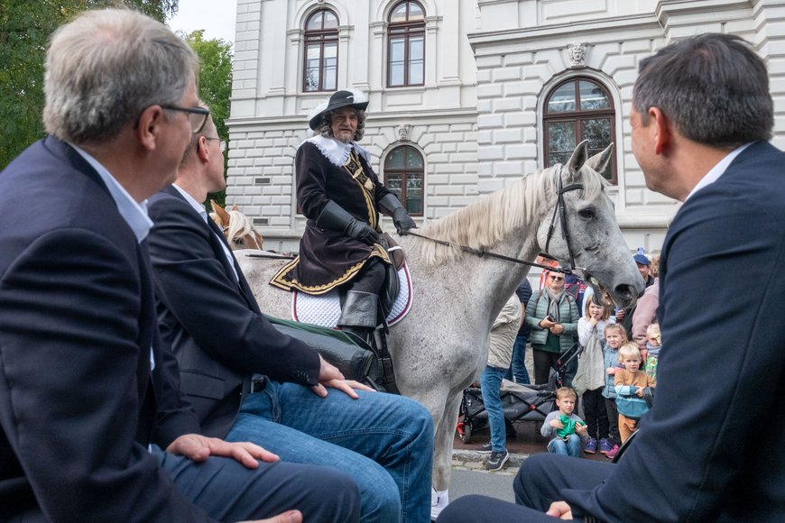 Die Oldenburg Kutsche und Graf Anton Günther beim Kramermarktsumzug 2025. Foto: Sascha Stüber