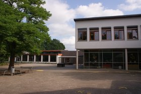 Schule und Schulhof Grundschule Nadorst. Quelle: Grundschule Nadorst