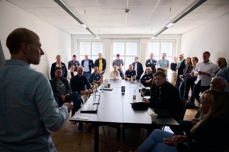 Viele Interessierte im Vortrag von Thede Helmers zur Neukundengewinnung mit KI. Foto: Foto- und Bilderwerk