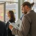 Vorschau: Teilnehmer mit Infomaterial. Foto: Berca Foto & Video