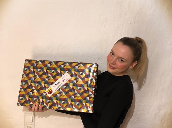 Bescherung: Rosa Trappe hat den 1. Preis im diesjährigen Schülerwettbewerb des Stadtarchivs gewonnen. Foto: privat