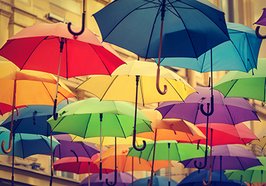 Viele bunte Regenschirme. Foto: k2photostudio/Fotolia.com