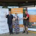 Vorschau: (von rechts): Dr. Ulrich Focken, Geschäftsführer der energy & meteo systems GmbH, Monja Veelders, Assistentin des Vorstands, und Prof. Dr. Niko Paech, Vorstand ReparaturRat Oldenburg e.V., freuen sich auf viele Kilometer für das Erreichen des achten Etappenziels. Foto: Stadt Oldenburg
