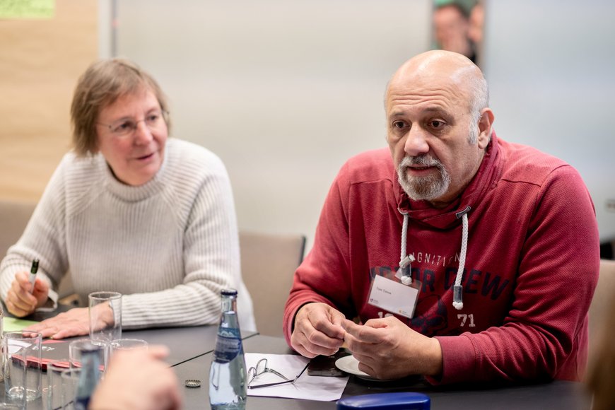 Teilnehmende diskutieren bei der Veranstaltung. Foto: Hauke-Christian Dittrich