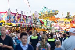 Polizeistreife auf dem Kramermarkt 2026. Foto: Sascha Stüber Polizeistreife auf dem Kramermarkt 2026. Foto: Sascha Stüber