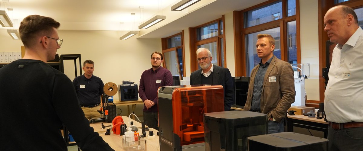 Gründer Timo Martens berichtet über die Vorzüge des 3D-Drucks. Foto: TGO/GO! Startup Incubator