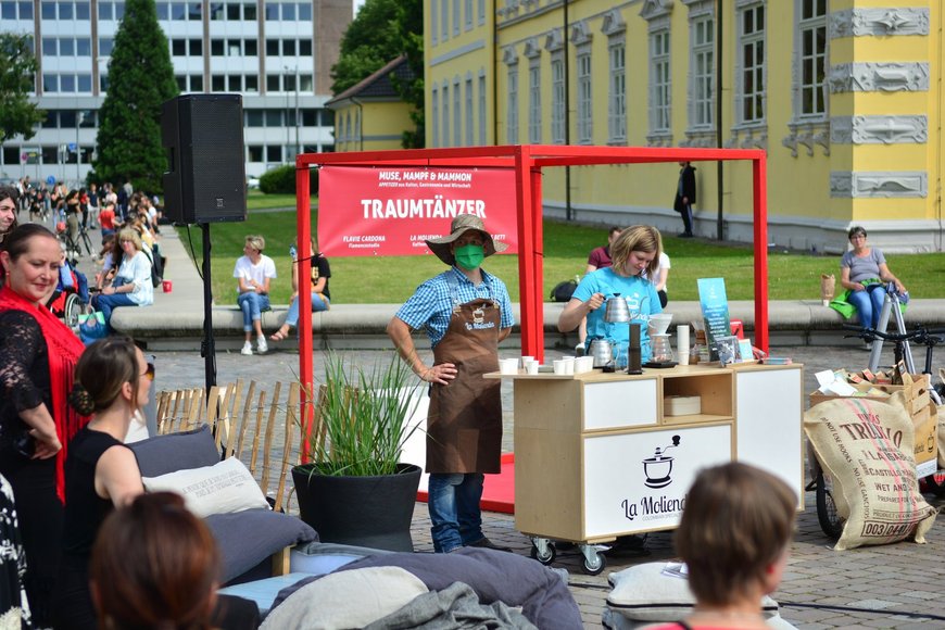 Team Traumtänzer mit Kaffee-Stand von La Moliend. Foto: Karlaua Kollektiv