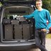 Vorschau: Holger Denckmann verstaut die Leihtrompeten aus dem Keller der Leo-Trepp-Straße im Caddy. Foto: Stadt Oldenburg