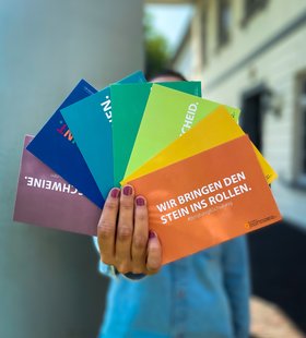 Postkarten mit Werbung für die Projekte des Fachdienstes. Foto: Stadt Oldenburg