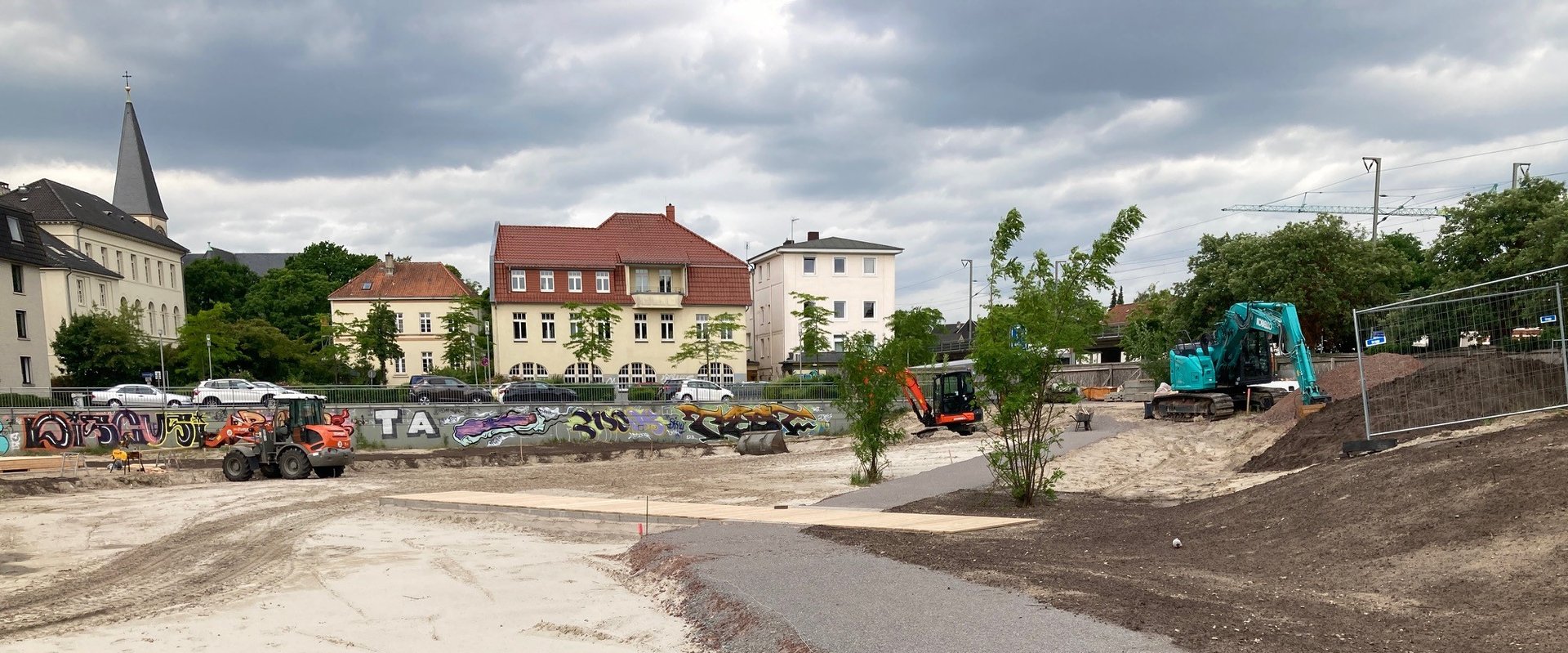 Erste Wege und der Holzsteg sind auf der Fläche hergestellt. Foto: Stadt Oldenburg