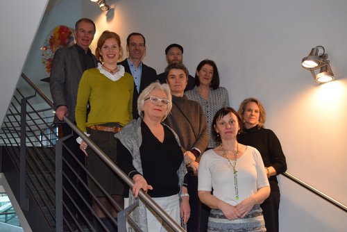 Der neue Beirat für das Horst-Janssen-Museum: Michael Kroos (hinten links), Dr. Frank Schmidt, Nils-Arne Kässens, Dr. Jutta Moster-Hoos, Prof. Katrin von Maltzahn, Fronique Oosterhof, Prof. Dr. Karen Ellwanger, Anna-Julia Reinking und Dr. Nicole Deufel. Foto: Stadt Oldenburg