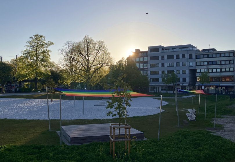 Die neu installierten Sonnensegel läuten die Sommersaison im Heiligengeistpark ein. Foto: Stadt Oldenburg