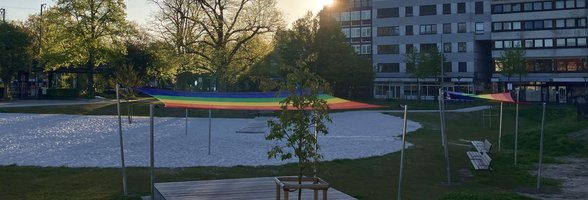 Die neu installierten Sonnensegel läuten die Sommersaison im Heiligengeistpark ein. Foto: Stadt Oldenburg
