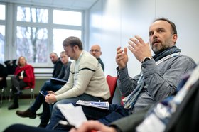 Teilnehmerinnen und Teilnehmer in einer Session beim Barcamp 2020 . LUKAS LEHMANN PHOTOGRAPHY