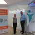 Vorschau: Hermann Kruse, Filialleiter der Sparda-Bank West eG, und Antje Möhrmann, Vorstand TrostReich e.V., freuen sich auf viele Kilometer für das Erreichen des siebten Etappenziels. Foto: Stadt Oldenburg