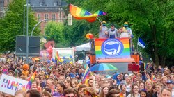 Umzugswagen beim Christopher Street Day (CSD). Foto: Sascha Stüber