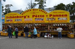 Schönbergs Pötte und Pannen stehen auch auf dem Kramermarkt. Foto: Stadt Oldenburg