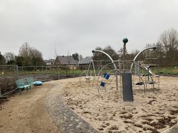 Der erweiterte Spielplatz am Rosenbohmsweg lädt kleine und große Kinder zu vielfältigem Spielspaß ein. Foto: Stadt Oldenburg