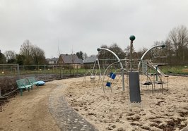 Der erweiterte Spielplatz am Rosenbohmsweg lädt kleine und große Kinder zu vielfältigem Spielspaß ein. Foto: Stadt Oldenburg