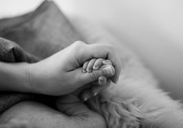 Hände von Mutter und Kind. Foto: Pixabay