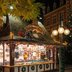 Vorschau: Süßwarenstand mit Weihnachtsbaum am Alten Rathaus auf dem Lamberti-Markt 2021. Foto: Sascha Stüber