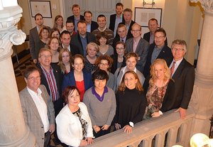 Besuch der Wirtschaftsförderung aus Groningen. Foto: Stadt Oldenburg Die Teilnehmerinnen und Teilnehmer des Treffens, aus der Vogelperspektive fotografiert. Foto: Stadt Oldenburg