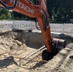 Die unverhoffte Gasleitung aus den 1940er Jahren sorgte für eine kurzzeitige Unterbrechung der Arbeiten im Sandweg und muss nun entfernt werden. Foto: Stadt Oldenburg