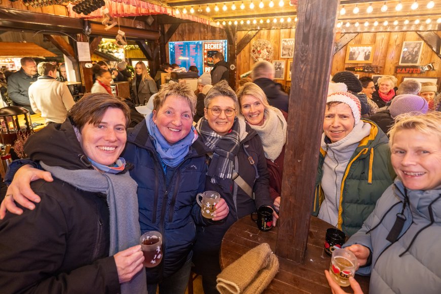 Sascha Stüber Eine Besuchergruppe auf dem Lamberti-Markt 2025. Foto: Sascha Stüber