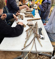 Boote bauen aus Naturmaterialien. Foto: Stadt Oldenburg