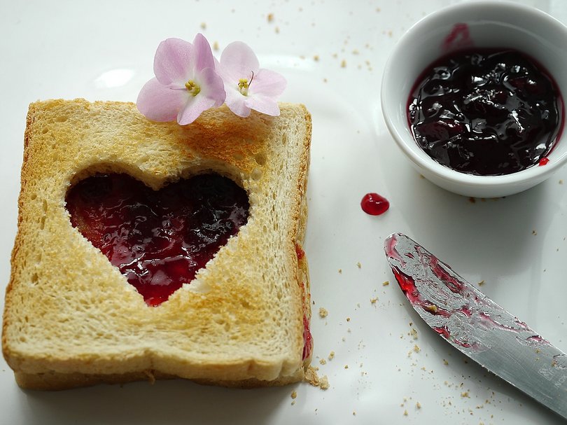 Frühstück mit Toast. Foto: gänseblümchen/Pixelio.de