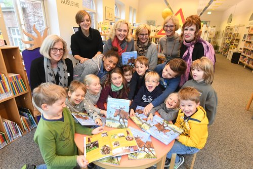 Kinder vom Hort der Wallschule haben das diesjährige KIBUM-Buch getestet. Kinder vom Hort der Wallschule haben das diesjährige KIBUM-Buch getestet.