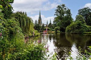 Teich im Schlossgarten mit der Lambertikirche im Hintergrund. Foto: Mittwollen und Gradetchliev Teich im Schlossgarten mit der Lambertikirche im Hintergrund. Foto: Mittwollen und Gradetchliev