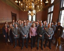 Die neuen Soldatinnen und Soldaten. Foto: Stadt Oldenburg