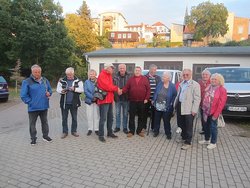 Die Seniorenvertretungen aus Vorpommern-Rügen und Oldenburg bei ihrem Treffen in Stralsund. Foto: Seniorenvertretung Oldenburg Die Seniorenvertretungen aus Vorpommern-Rügen und Oldenburg bei ihrem Treffen in Stralsund, Gruppenbild. Foto: Seniorenvertretung Oldenburg
