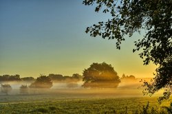 Frühherbstlicher Morgen über der Hunteniederung in Oldenburg. Foto: Hans-Jürgen Zietz