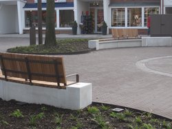 Ausschnitt Klingenbergplatz mit Sitzbänken