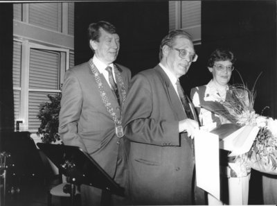 Damaliger Oberbürgermeister Jürgen Poeschel, Preisträger Dr. Sergej A. Kowaljow und Ehefrau Lydmila Yurevna Boytsova. Foto: Ilse Rosemeyer.