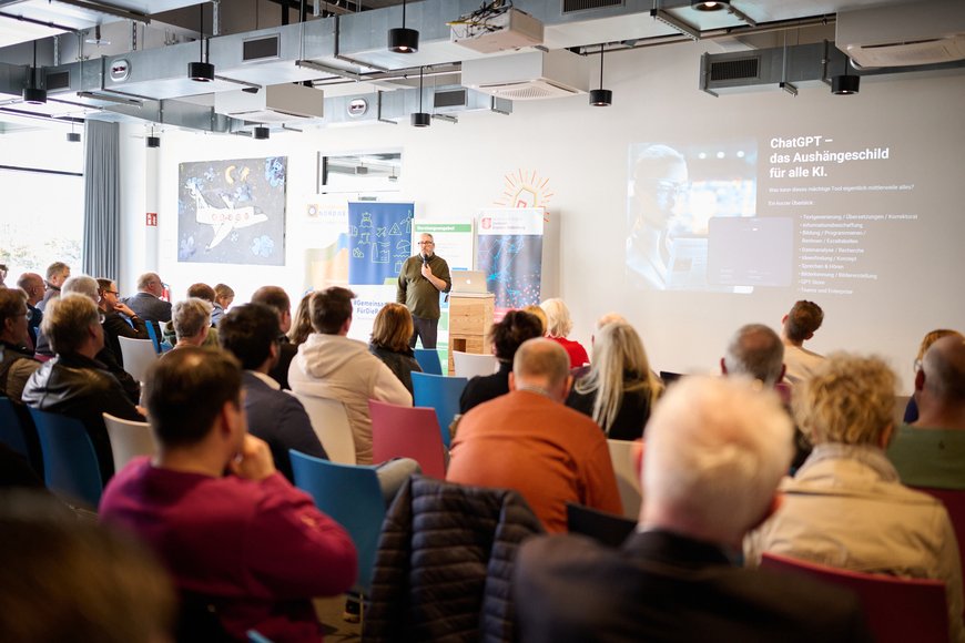 Viele Teilnehmende bei der Session zu ChatGPT. Foto: Foto und Bilderwerk