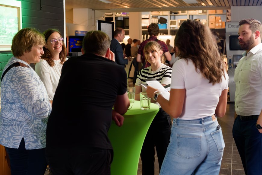 Das Netzwerken nahm einen hohen Stellenwert ein beim 11. Oldenburger Fachkräfte-Forum. Foto: Thorsten Helmerichs